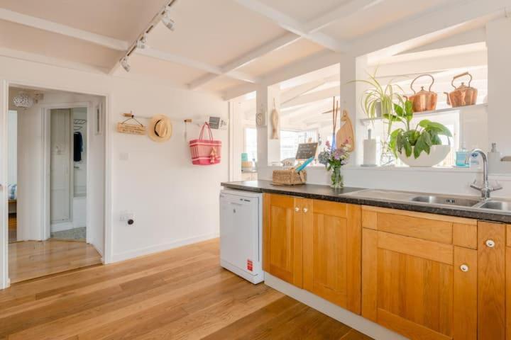 Dog Friendly Cottage 2 Mins To Beach With Hot Tub And Zappi Ev Lessingham Bagian luar foto