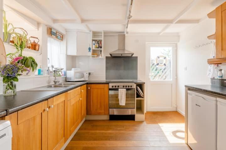 Dog Friendly Cottage 2 Mins To Beach With Hot Tub And Zappi Ev Lessingham Bagian luar foto