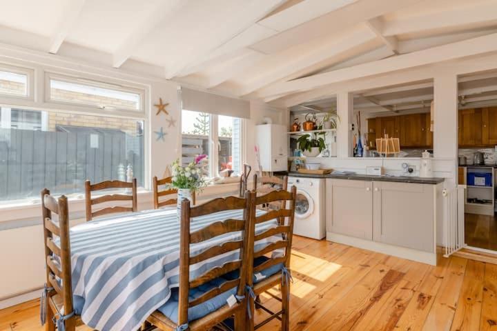 Dog Friendly Cottage 2 Mins To Beach With Hot Tub And Zappi Ev Lessingham Bagian luar foto